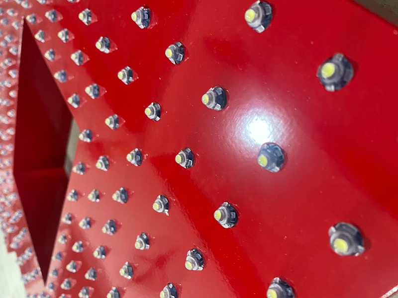 樓頂外露發(fā)光字