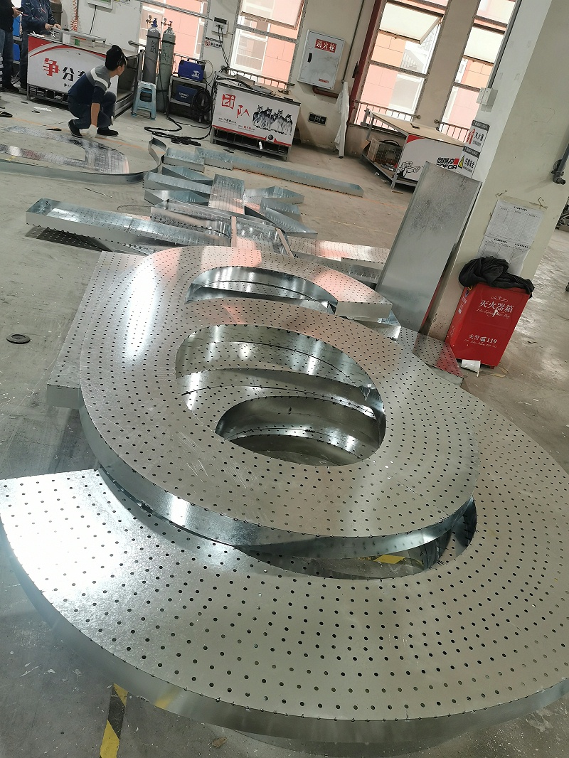 外露點(diǎn)發(fā)光字