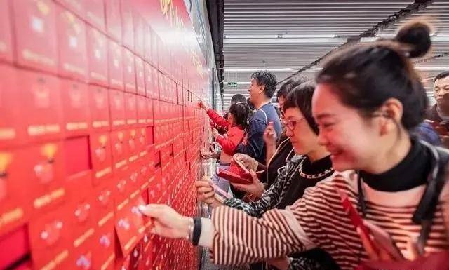 唯有這些抓人眼球的戶外廣告才配叫創(chuàng)意！標(biāo)識主也滿意4