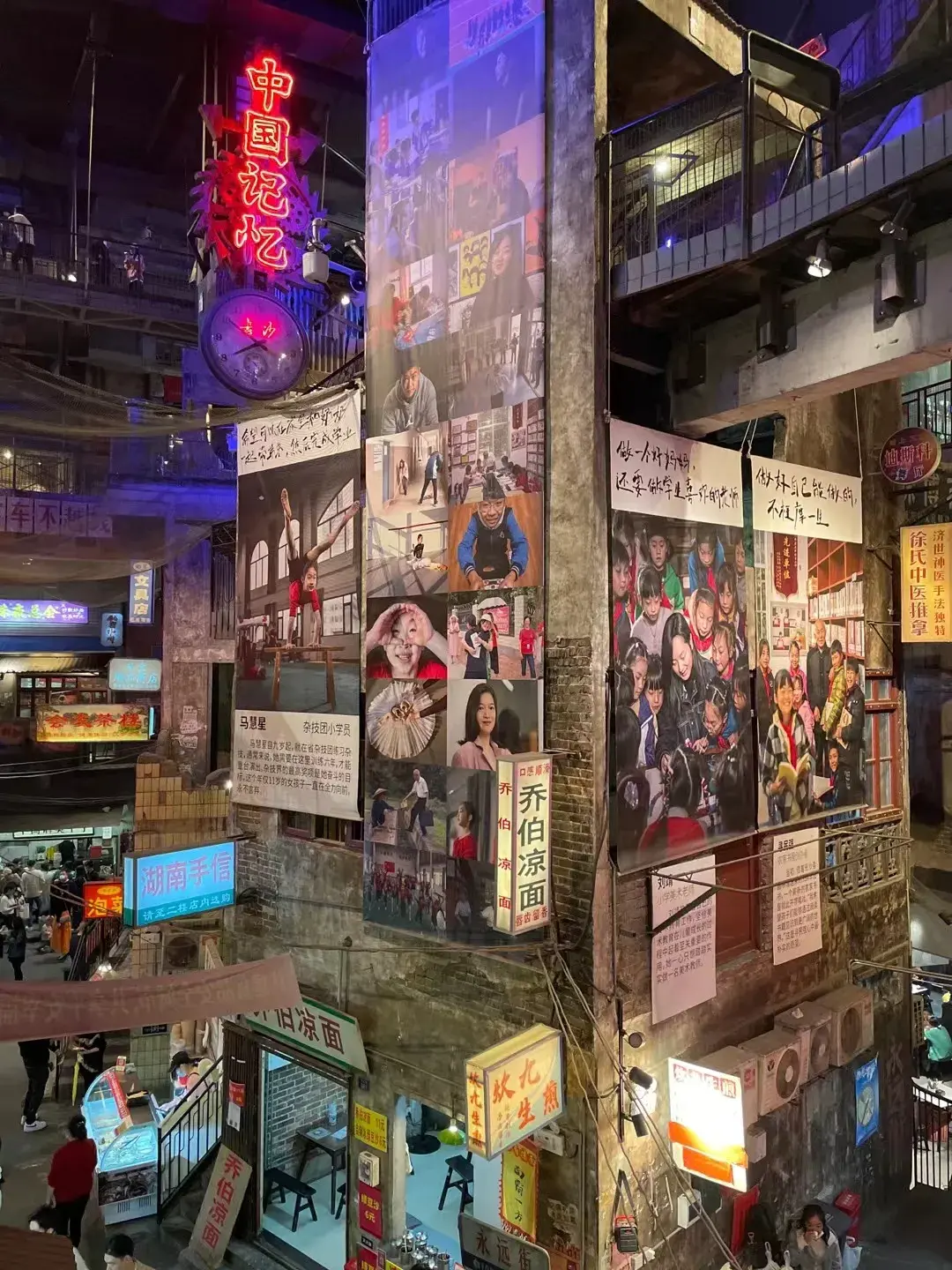 走訪長沙、重慶等地后，我總結(jié)出一套雙面字廣告牌“吸金術(shù)”4