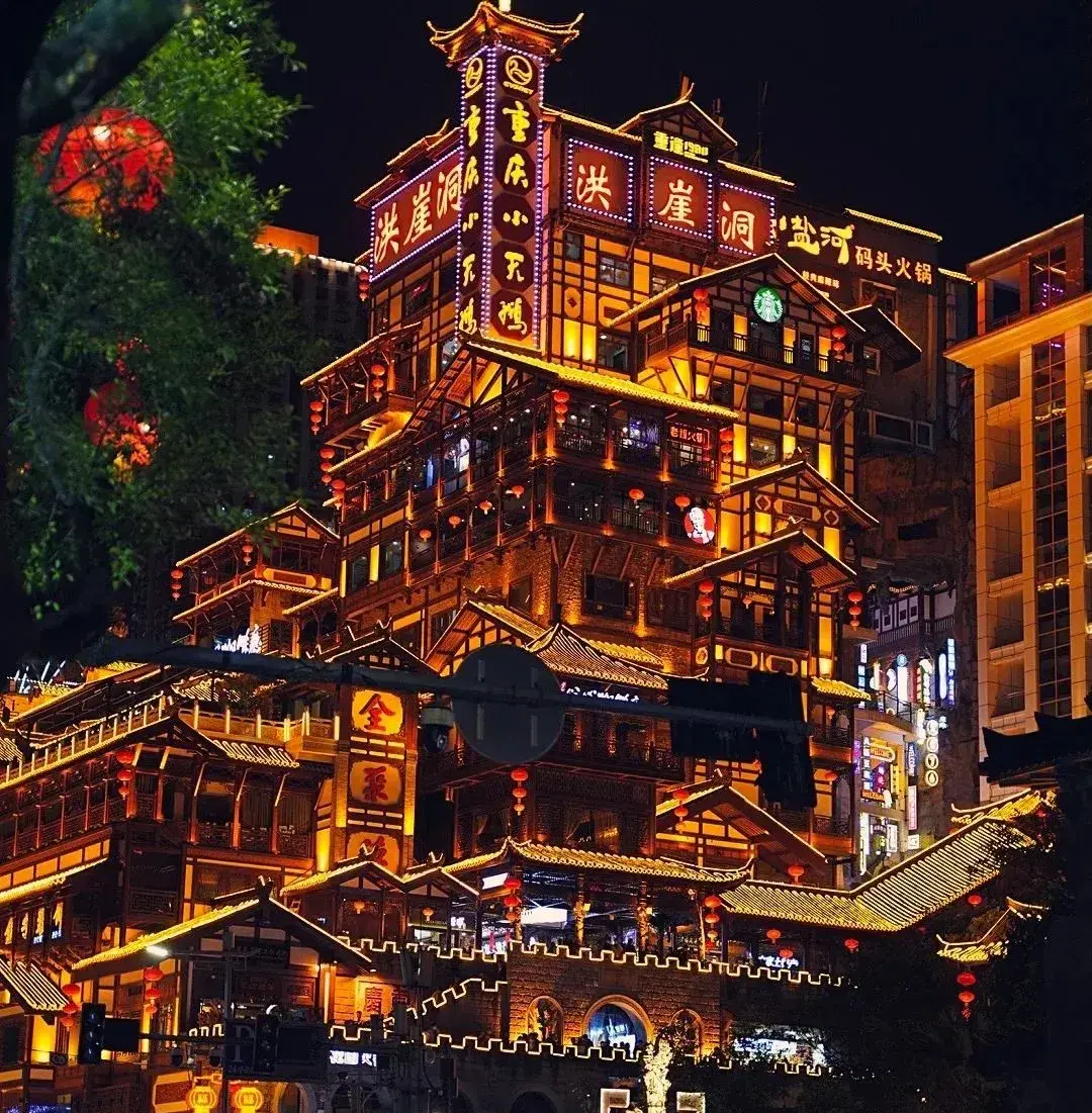 走訪長沙、重慶等地后，我總結(jié)出一套雙面字廣告牌“吸金術(shù)”8