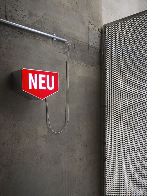 作為線下超級入口，店面標牌重大性凸顯11