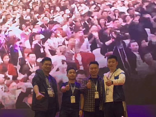 授人魚不如授人以漁！鑫麗華廣告家人們一起好好學(xué)習(xí)，天天向上！