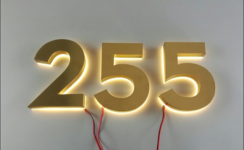 招牌發(fā)光字怎樣選擇適合本身店鋪裝修品格的燈火色溫？4