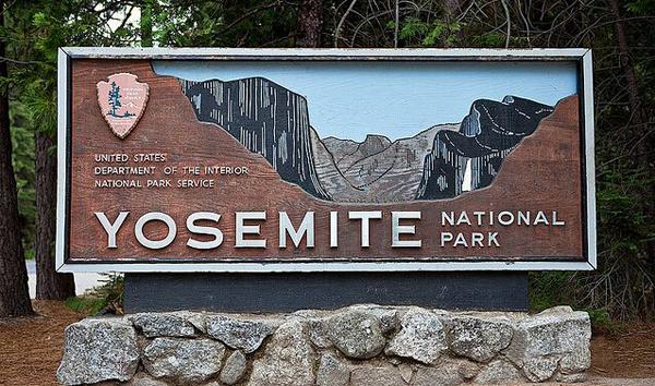 “旅游化”的標志系統(tǒng)，讓LOGO牌作為景區(qū)里的特別景物12